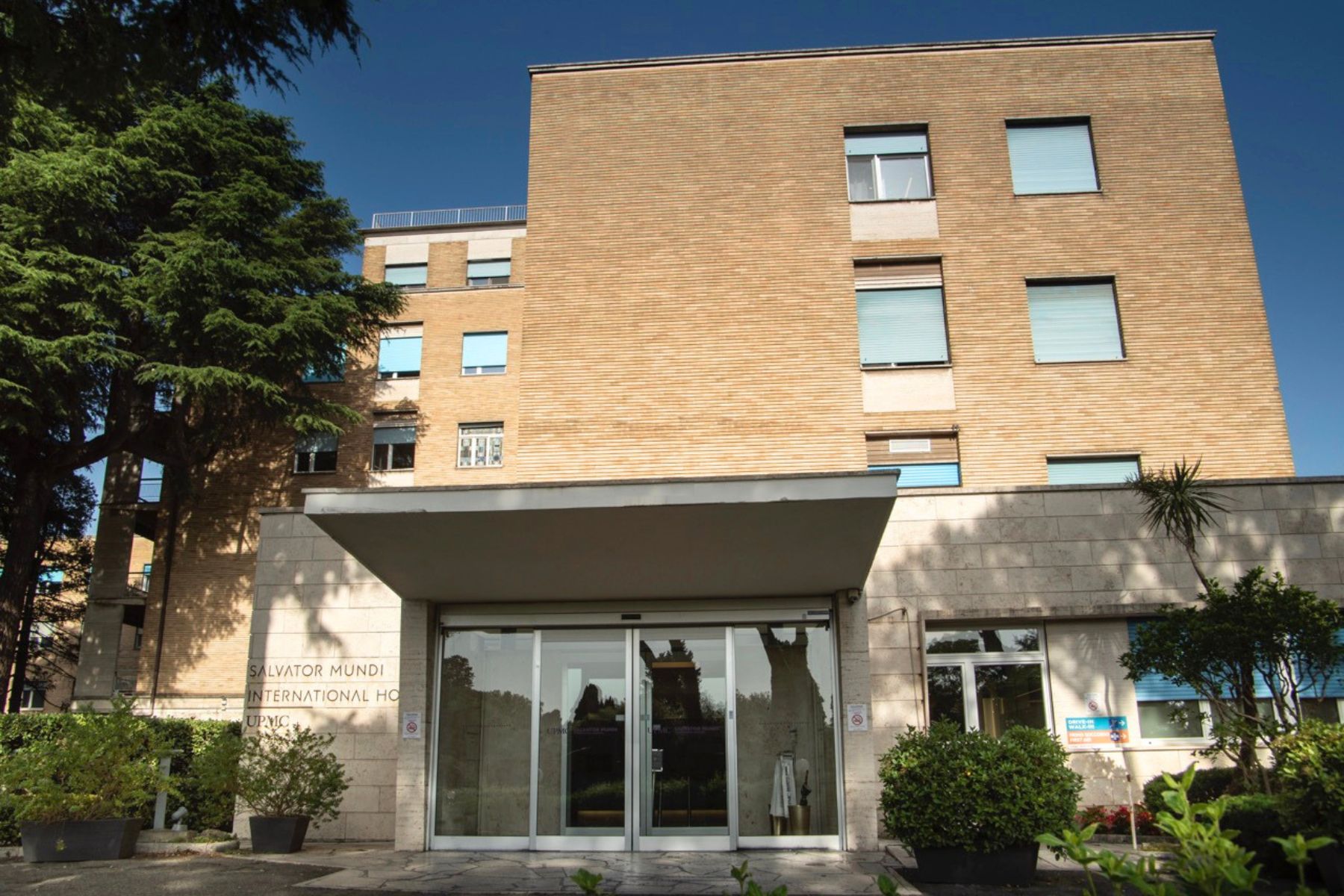 UPMC - Salvator Mundi International Hospital - SaniDays
